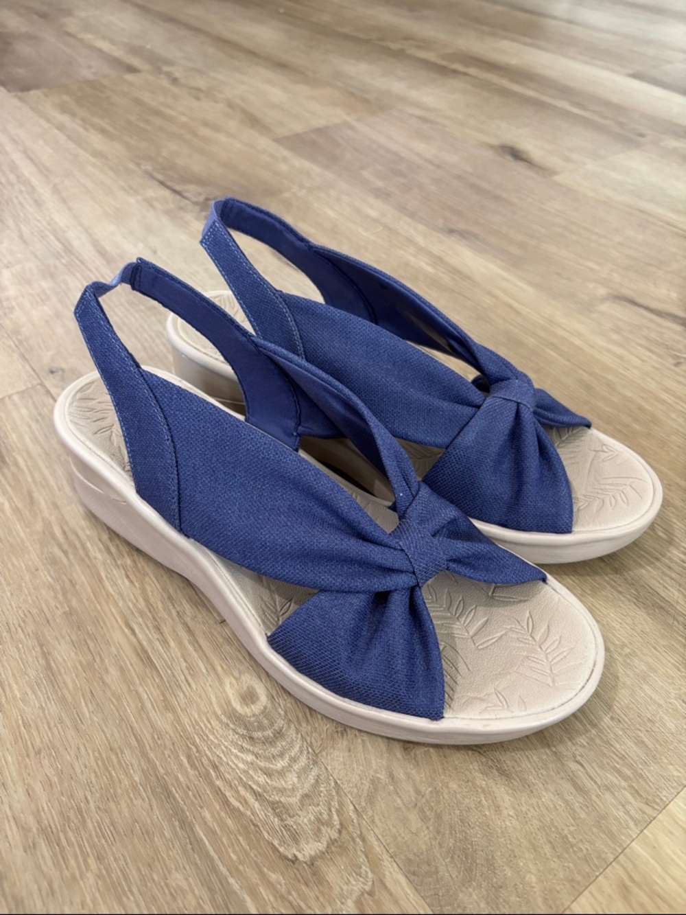 NEW Women’s Life Stride Serenade Wedge Sandals